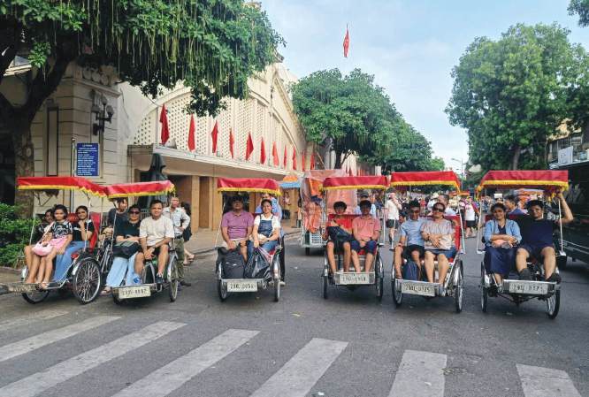 VDT 3-in-1 Hanoi Experience: Cyclo Tour, Walking Food Tour & Relaxing Foot Massage